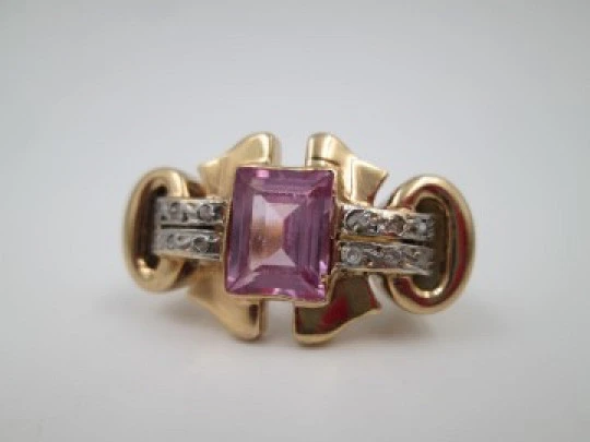 Chevalier women's ring. 18 karat gold. Rose de France & diamonds. 1930's