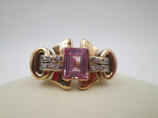 Chevalier women's ring. 18 karat gold. Rose de France & diamonds. 1930's