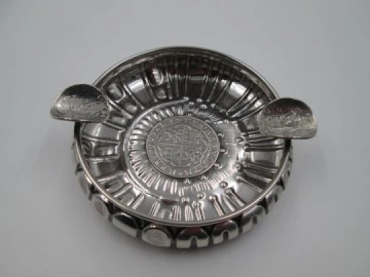 Circular ashtray, Carlos IV coins and ribbed motifs. Sterling silver. 1970's