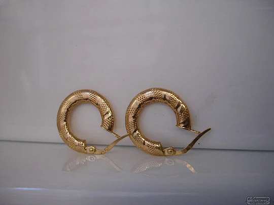 Earrings. 18K yellow gold. Flat hoops. 1970's. Chiseled