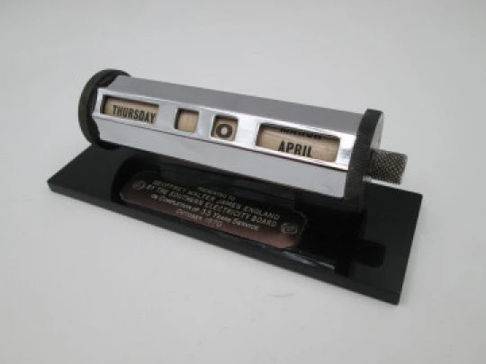 English office desk perpetual calendar. Silver plated metal & black resin stand. 1970's