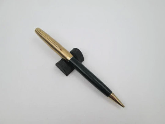 Eversharp. Green plastic body and gold plated cap. Push mechanism. 1950's. USA