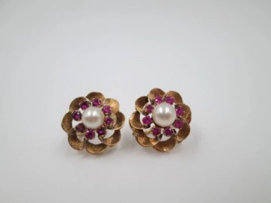 Flower earrings. 18 karat yellow gold, rubies and pearl. Circa 2000