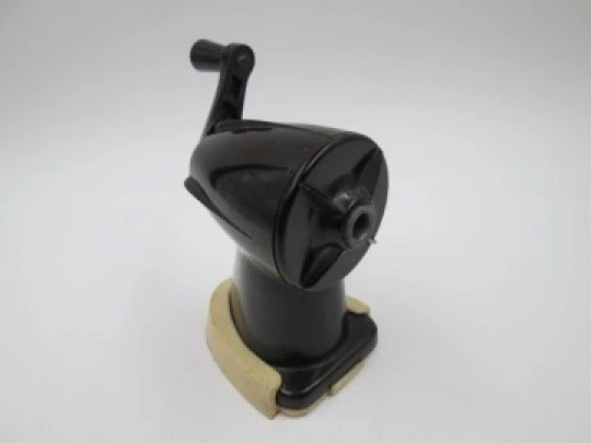 Garant III mechanical pencil sharpener. Brown bakelite. 1940S