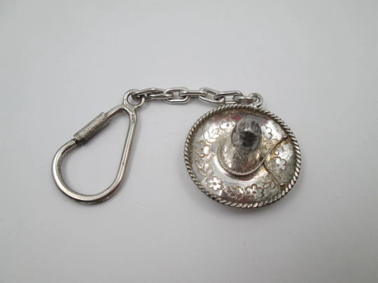 Gentleman's keychain. 925 sterling silver. Charro hat. Carabiner clasp. 1980's. Mexico