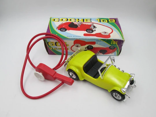 La Paz Toys convertible car. Colored plastic. Spring and flywheel. 1970's. Spain (Ibi)