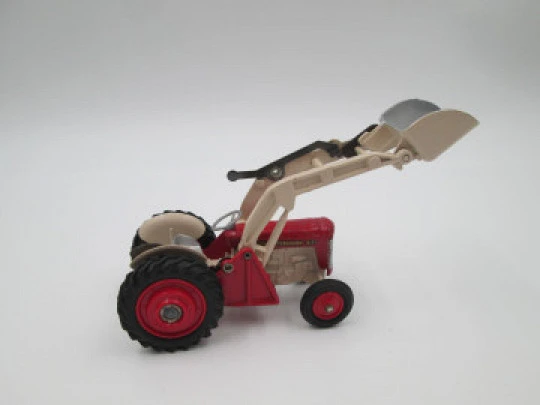 Massey Ferguson 65 tractor shovel. Corgi Toys. Mettoy Playcraft Ltd. England. 1960's