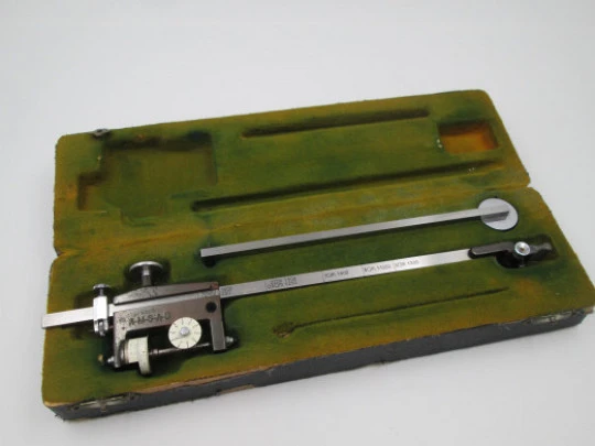 Metal measure tool with scale and calipers AMSAD. Wood box and accessory. 1950's