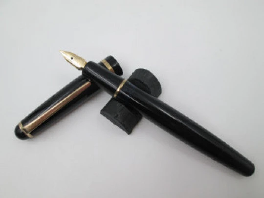 Montblanc 252. Black celluloid and gold plated details. Piston filler system. Germany. 1950's