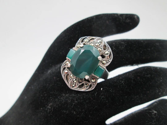 Openwork women's ring. 925 sterling silver. Marcasites & green gems. Europe. 1950's