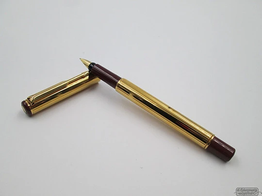 Parker 88 Place Vendome. 23k gold filled & garnet plastic. 1988. Converter