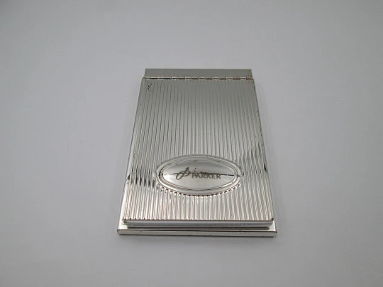 Parker desk notebook. Silver plated metal. Articulated lid. Vertical line motifs. 2010's