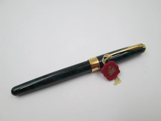 Parker Sonnet Premier. Green black lacquer & gold plated details. 14k nib. France. 1988