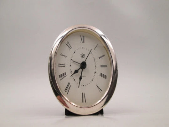 Pedro Duran table alarm clock. Sterling silver. Oval shape. Quartz movement. 1990's. Spain