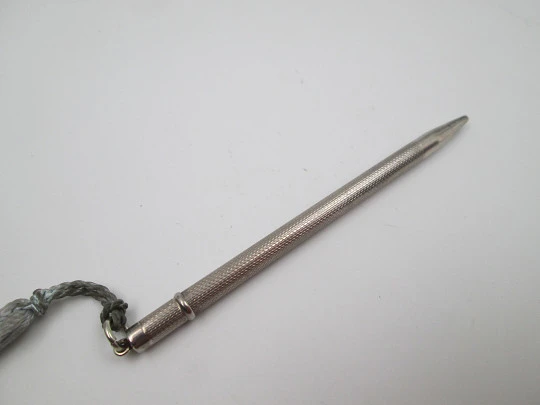 Pocket mechanical toothpick. Sterling silver. Guilloche motif. Twist system. 1930's. Europe