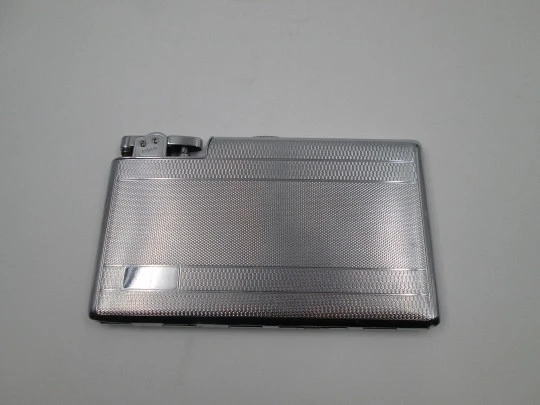 Polo cigarette case with petrol lighter. Silver plated metal. Rhombus and waves motifs