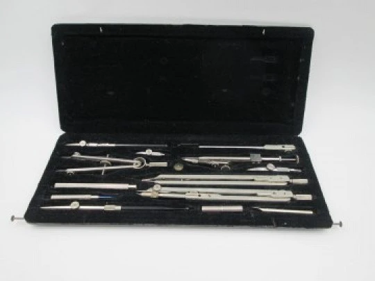 Präcision drawing tools set boxed. Wood case with 13 items. Germany. 1940's