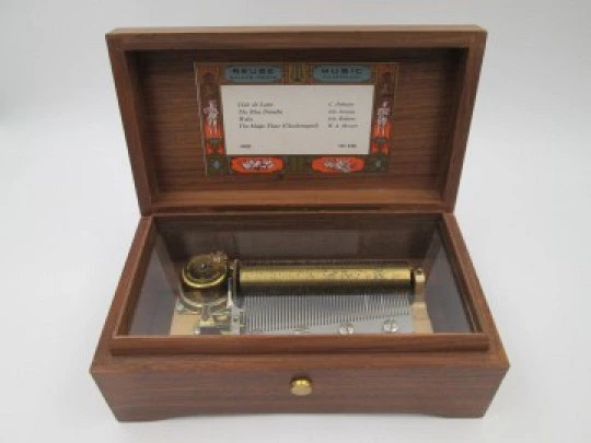 Reuge Sainte Croix 4 song swiss wind-up mechanism music box. Wood and bronze