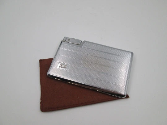 Seigneur cigarette case with petrol lighter. Silver plated metal. Lines and waves motifs