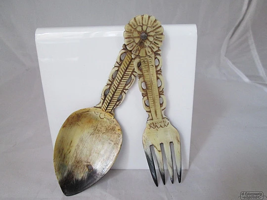 Set spoon and fork. Horn. Pastoral art. Spain. Chiseled