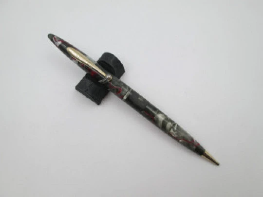 Sheaffer Balance. Marble celluloid and golden trims. Twist system. Ball clip. 1930's. USA