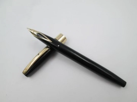 Sheaffer Imperial IV. Black plastic & gold plated. Touchdown filling. 1960's. USA