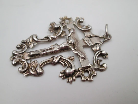 Sterling silver cross crucifix openwork pendant. Vegetable edge. Ring on top. 1900's