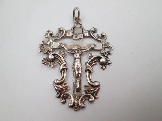 Sterling silver cross crucifix openwork pendant. Vegetable edge. Ring on top. 1900's