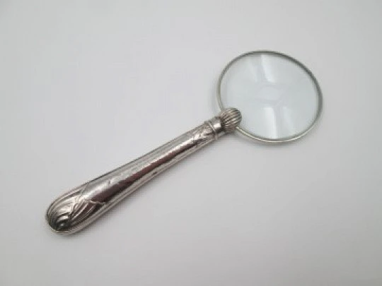 Table / desk magnifying glass. Sterling silver. Joseph Yates. Shells motifs. 1910's