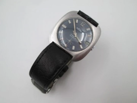 Tucah. Nickel plated metal & steel. Manual wind. Calendar. Blue dial. 1970's