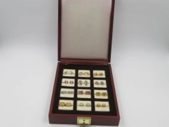 Twelve men's cufflinks collection. Golden and silver plated metal. 1950-70's