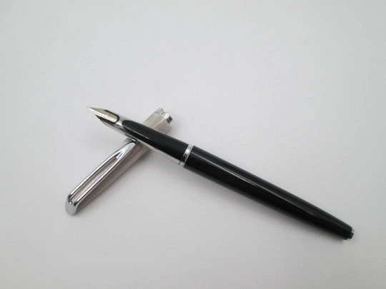 Waterman C/F fountain pen. Black plastic & rolled silver. 18k gold nib. Cartridge. 1970's