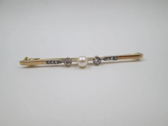 Woman's jewelry stick pin. 18k yellow gold. Pearl and diamonds. 1940's