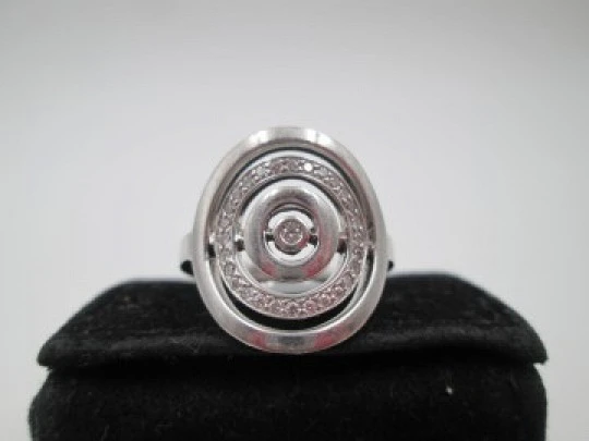 Women's concentric circles ring. 18 karat white gold and diamonds