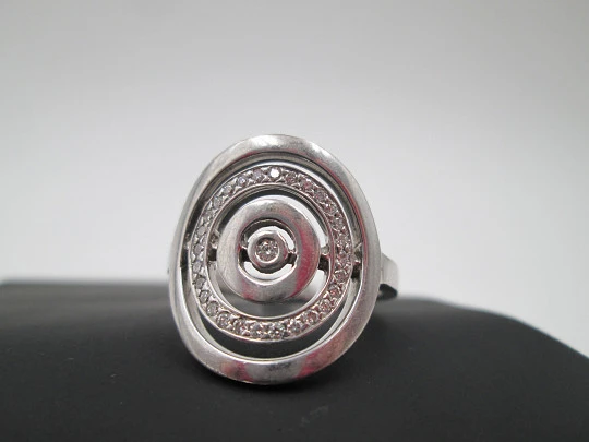 Women's concentric circles ring. 18 karat white gold and diamonds