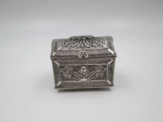 Women's filigree pillbox. 925 sterling silver. Vegetable & geometric motifs. 1970's