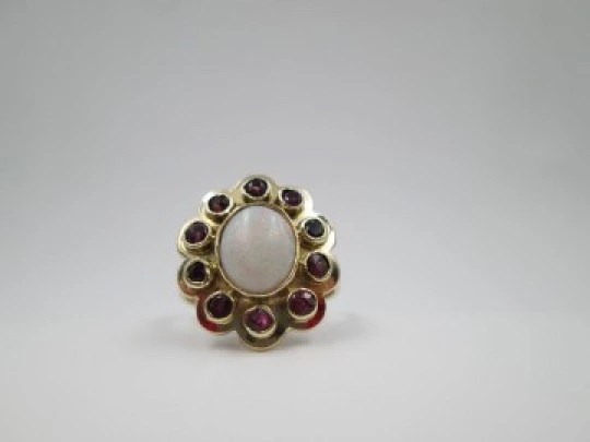 Women's ring. 18 karat yellow gold. Rubies and central opal. 1940's