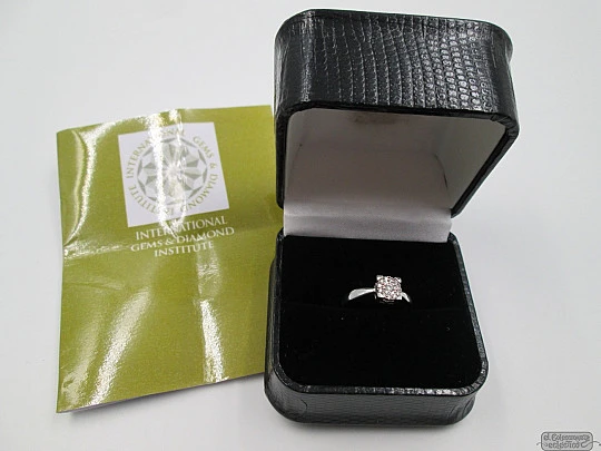 Women's ring. 18K white gold & diamonds brilliant cut. Certificate