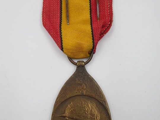 World War I medal. Bronze. Belgium. Circa 1919. Fabric tape